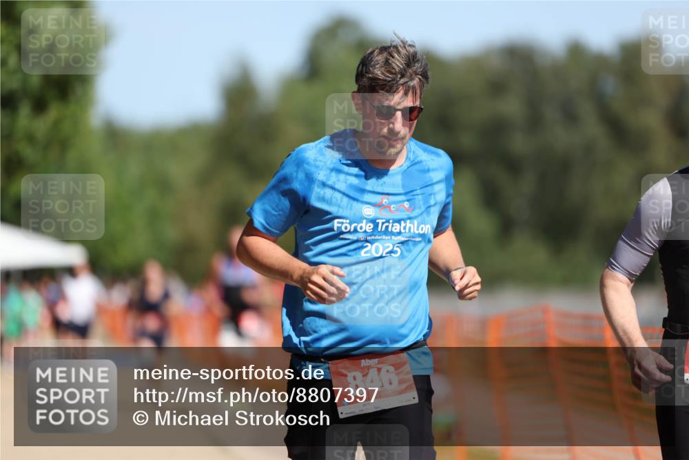 07.09.2025 - 19. Norderstedt Triathlon Michael Strokosch http://msf.ph/oto/8807397 07.09.2025 12:12:49 Laufen 136, 800, 846 meine-sportfotos.de