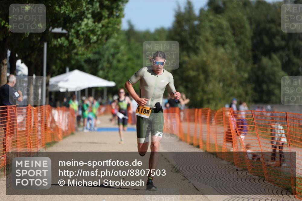07.09.2025 - 19. Norderstedt Triathlon Michael Strokosch http://msf.ph/oto/8807503 07.09.2025 11:30:47 Laufen 1188 meine-sportfotos.de