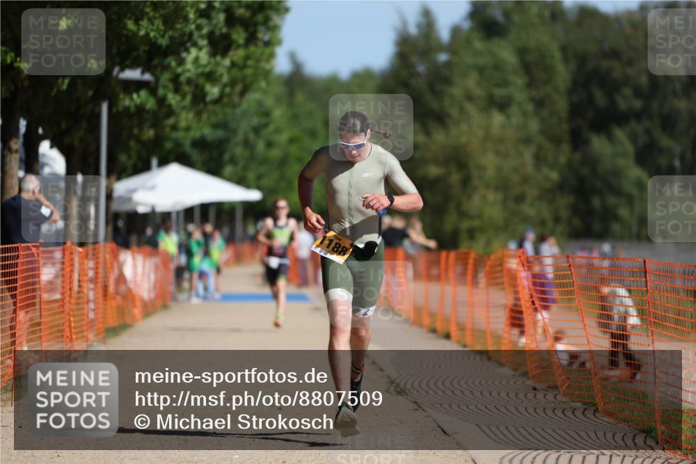 07.09.2025 - 19. Norderstedt Triathlon Michael Strokosch http://msf.ph/oto/8807509 07.09.2025 11:30:47 Laufen 1188 meine-sportfotos.de