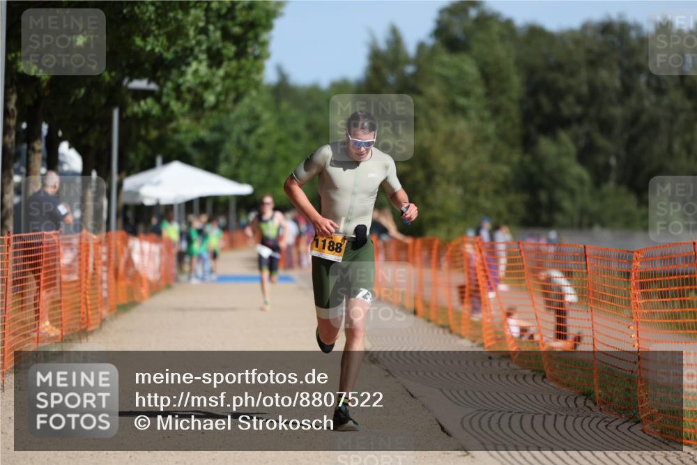 07.09.2025 - 19. Norderstedt Triathlon Michael Strokosch http://msf.ph/oto/8807522 07.09.2025 11:30:47 Laufen 1188 meine-sportfotos.de