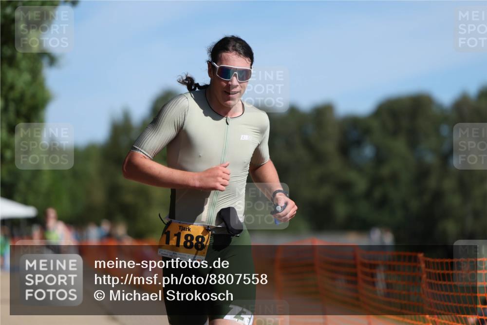 07.09.2025 - 19. Norderstedt Triathlon Michael Strokosch http://msf.ph/oto/8807558 07.09.2025 11:30:49 Laufen 1180, 1188 meine-sportfotos.de