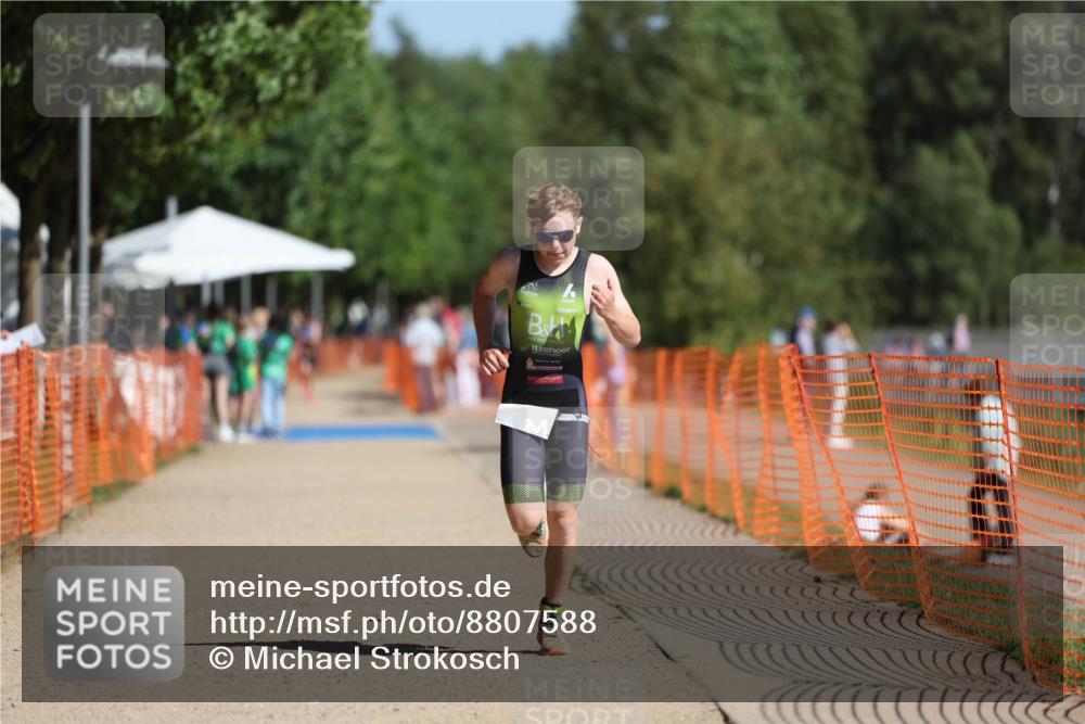 07.09.2025 - 19. Norderstedt Triathlon Michael Strokosch http://msf.ph/oto/8807588 07.09.2025 11:30:52 Laufen 1180, 1188 meine-sportfotos.de