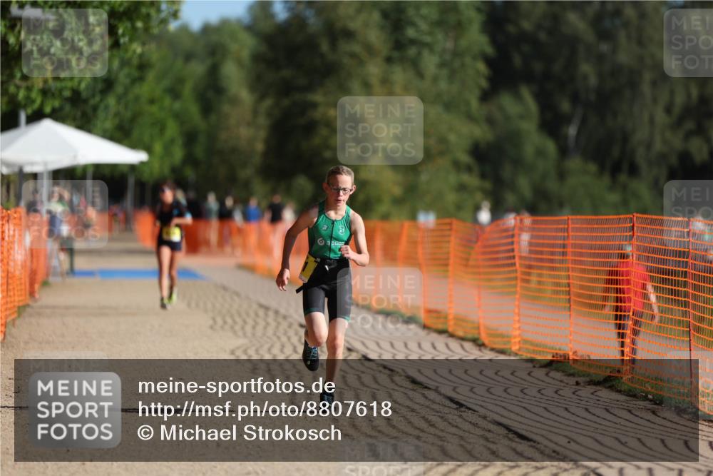 07.09.2025 - 19. Norderstedt Triathlon Michael Strokosch http://msf.ph/oto/8807618 07.09.2025 09:49:03 Laufen 560, 581 meine-sportfotos.de