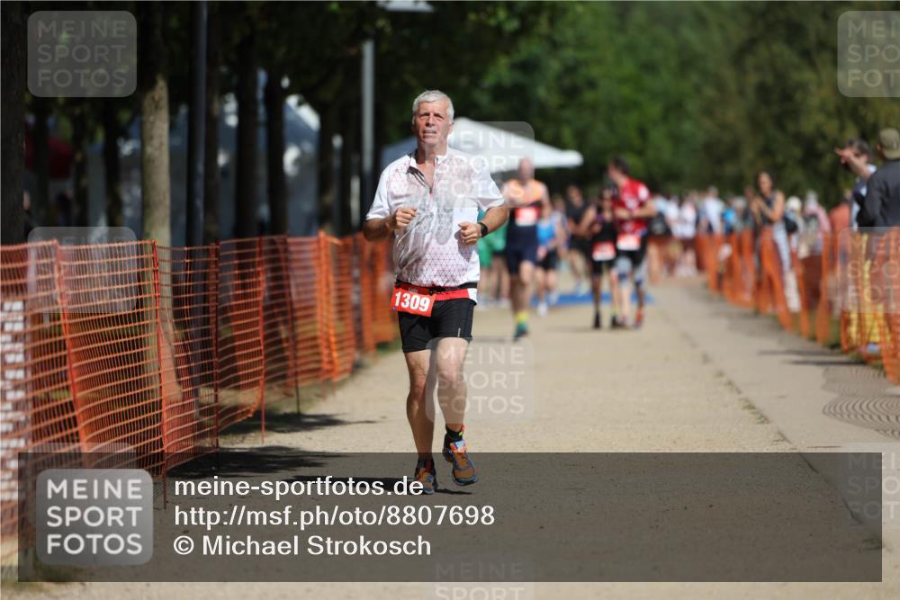 07.09.2025 - 19. Norderstedt Triathlon Michael Strokosch http://msf.ph/oto/8807698 07.09.2025 12:41:44 Laufen 823, 846, 1309 meine-sportfotos.de