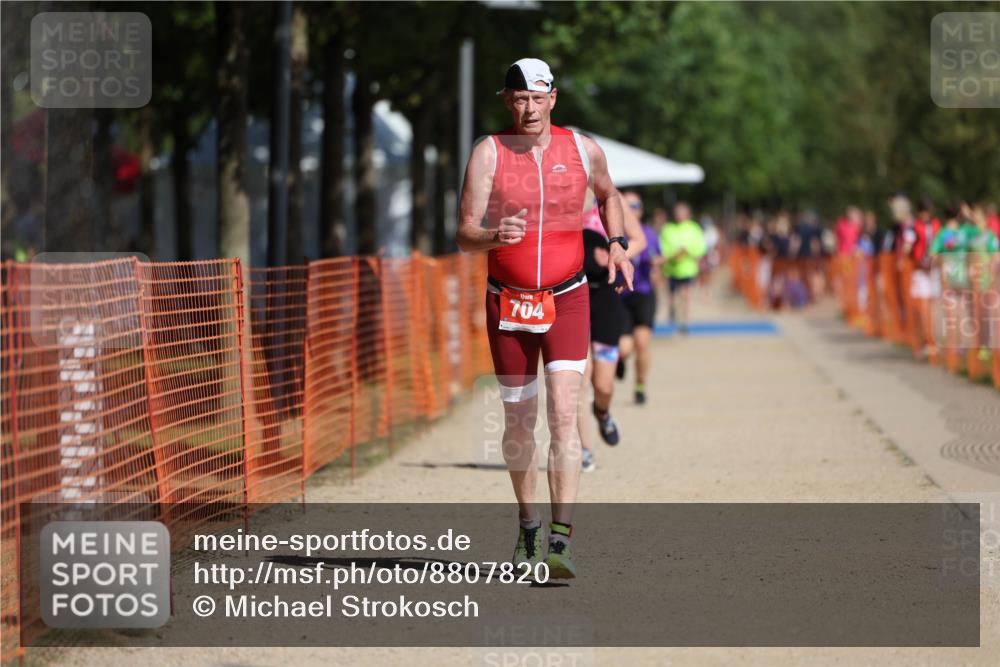 07.09.2025 - 19. Norderstedt Triathlon Michael Strokosch http://msf.ph/oto/8807820 07.09.2025 12:14:03 Laufen 704, 1334 meine-sportfotos.de