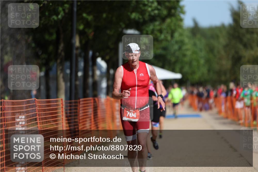 07.09.2025 - 19. Norderstedt Triathlon Michael Strokosch http://msf.ph/oto/8807829 07.09.2025 12:14:03 Laufen 704, 1334 meine-sportfotos.de