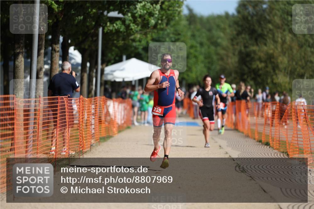 07.09.2025 - 19. Norderstedt Triathlon Michael Strokosch http://msf.ph/oto/8807969 07.09.2025 11:31:35 Laufen 238 meine-sportfotos.de