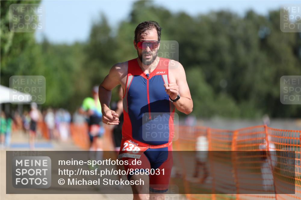 07.09.2025 - 19. Norderstedt Triathlon Michael Strokosch http://msf.ph/oto/8808031 07.09.2025 11:31:40 Laufen 200, 238, 1390 meine-sportfotos.de