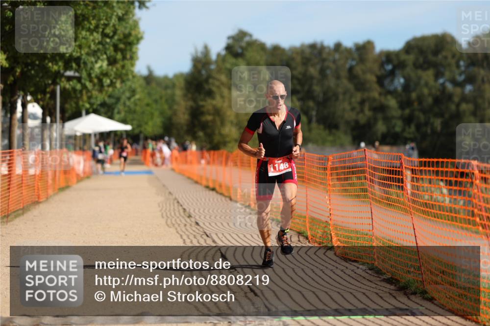 07.09.2025 - 19. Norderstedt Triathlon Michael Strokosch http://msf.ph/oto/8808219 07.09.2025 10:29:43 Laufen 1148 meine-sportfotos.de