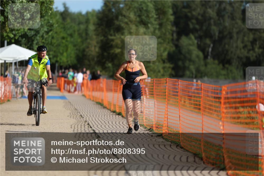 07.09.2025 - 19. Norderstedt Triathlon Michael Strokosch http://msf.ph/oto/8808395 07.09.2025 10:30:24 Laufen 1111, 1144 meine-sportfotos.de