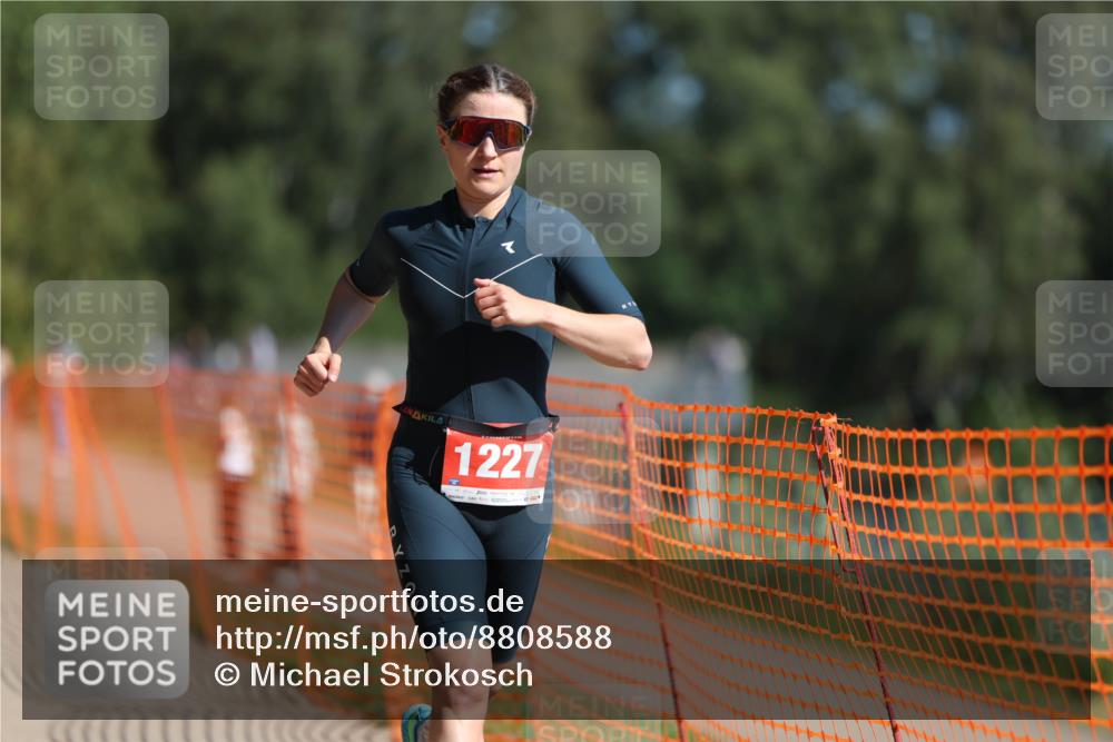 07.09.2025 - 19. Norderstedt Triathlon Michael Strokosch http://msf.ph/oto/8808588 07.09.2025 11:33:55 Laufen 1227 meine-sportfotos.de