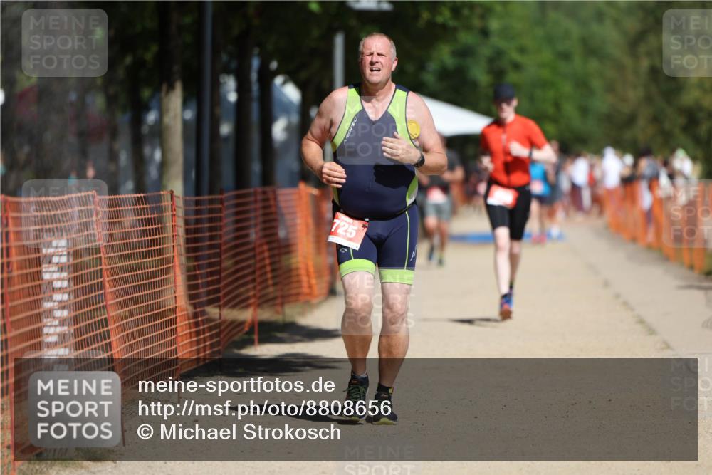 07.09.2025 - 19. Norderstedt Triathlon Michael Strokosch http://msf.ph/oto/8808656 07.09.2025 12:44:38 Laufen 725, 808, 1231 meine-sportfotos.de