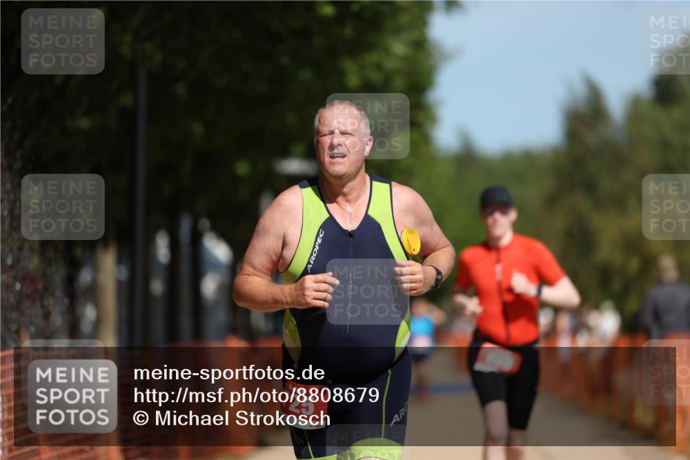 07.09.2025 - 19. Norderstedt Triathlon Michael Strokosch http://msf.ph/oto/8808679 07.09.2025 12:44:41 Laufen 725, 808, 1231 meine-sportfotos.de