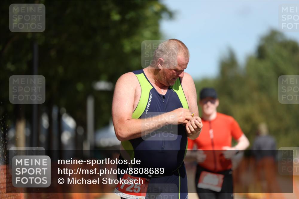07.09.2025 - 19. Norderstedt Triathlon Michael Strokosch http://msf.ph/oto/8808689 07.09.2025 12:44:42 Laufen 725, 808 meine-sportfotos.de