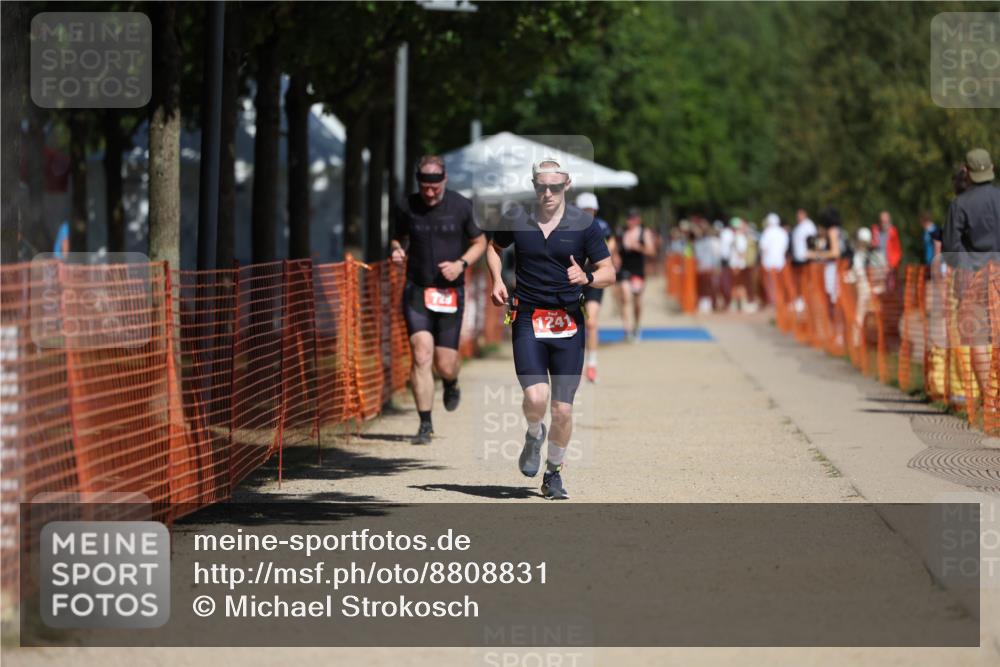 07.09.2025 - 19. Norderstedt Triathlon Michael Strokosch http://msf.ph/oto/8808831 07.09.2025 12:45:06 Laufen 729, 811, 1241 meine-sportfotos.de