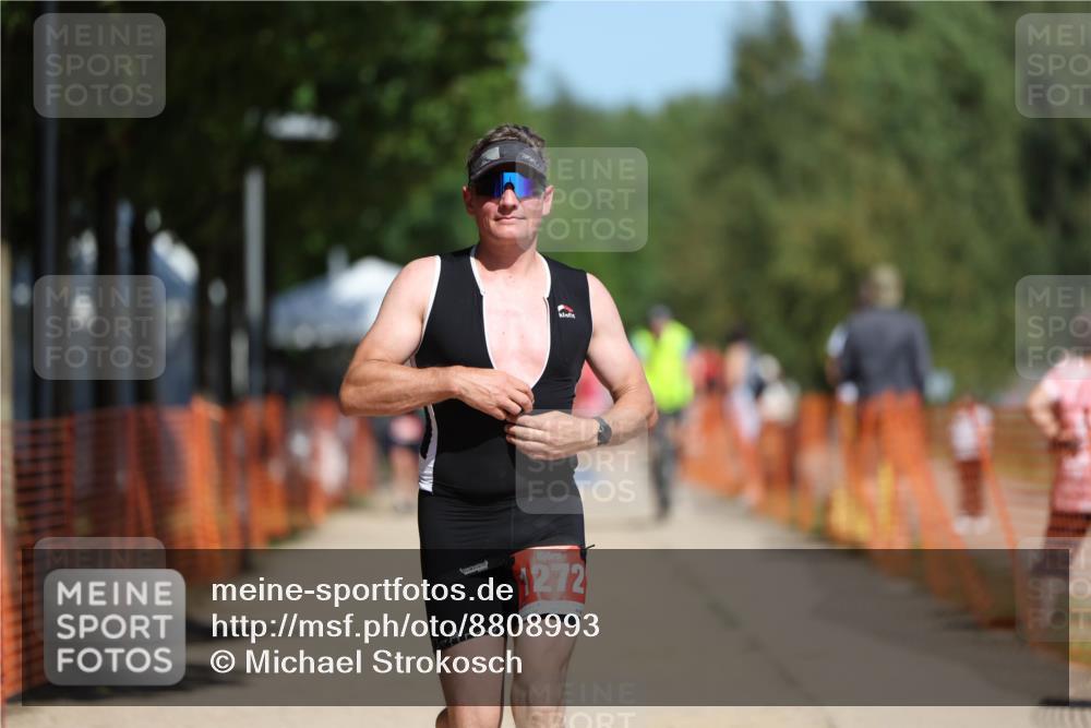 07.09.2025 - 19. Norderstedt Triathlon Michael Strokosch http://msf.ph/oto/8808993 07.09.2025 12:45:24 Laufen 1272 meine-sportfotos.de