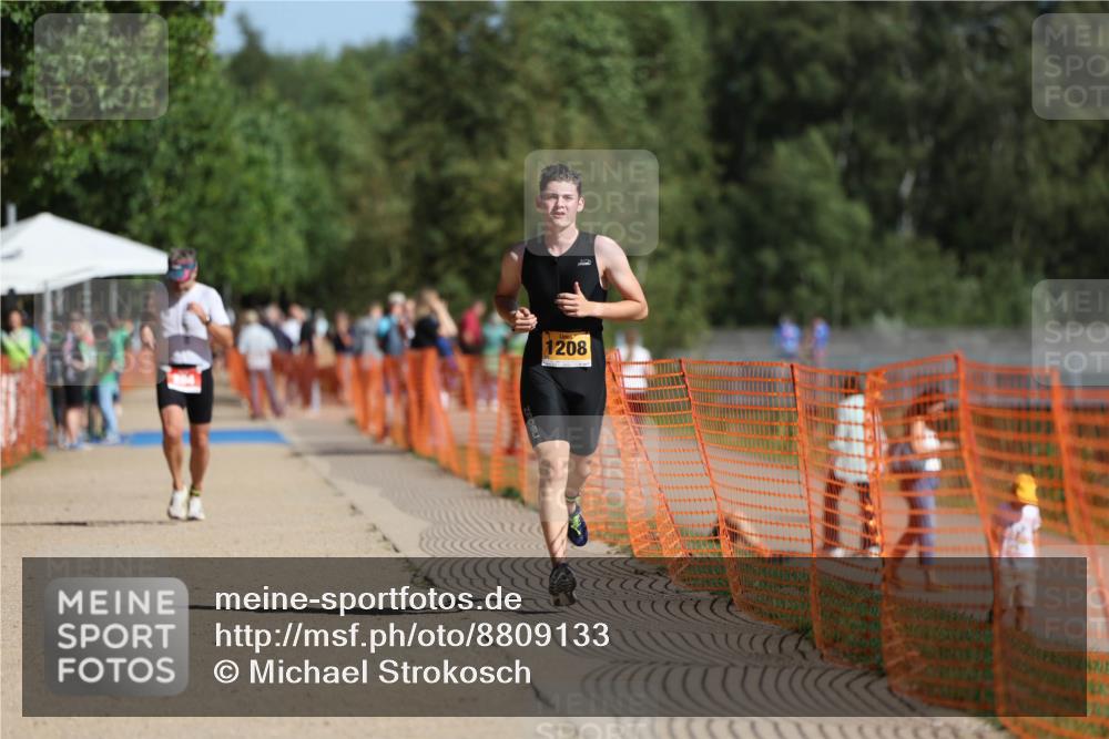 07.09.2025 - 19. Norderstedt Triathlon Michael Strokosch http://msf.ph/oto/8809133 07.09.2025 11:36:06 Laufen 284, 749, 1163, 1208 meine-sportfotos.de