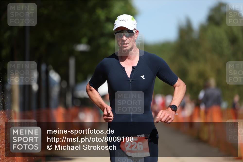 07.09.2025 - 19. Norderstedt Triathlon Michael Strokosch http://msf.ph/oto/8809188 07.09.2025 12:45:56 Laufen 226, 1246 meine-sportfotos.de