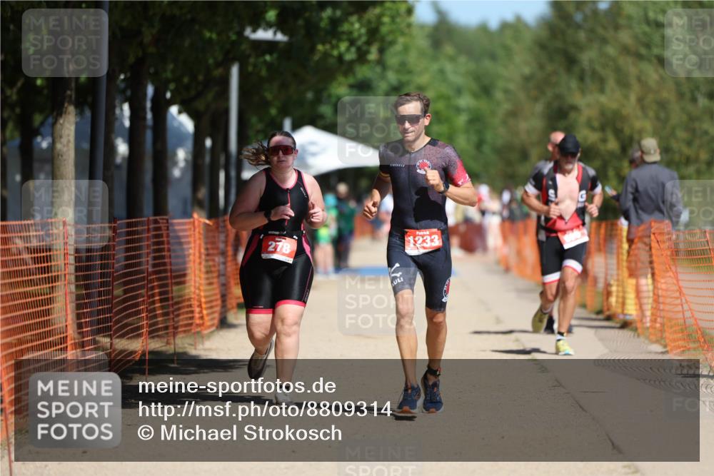 07.09.2025 - 19. Norderstedt Triathlon Michael Strokosch http://msf.ph/oto/8809314 07.09.2025 12:46:18 Laufen 278, 695, 728, 1233 meine-sportfotos.de