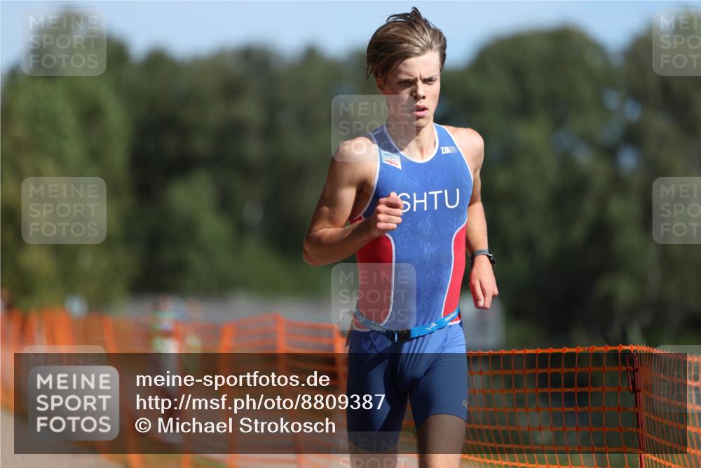 07.09.2025 - 19. Norderstedt Triathlon Michael Strokosch http://msf.ph/oto/8809387 07.09.2025 11:36:44 Laufen 1165, 1166 meine-sportfotos.de