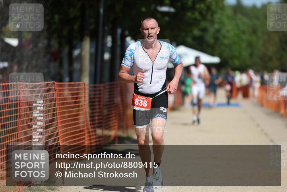 07.09.2025 - 19. Norderstedt Triathlon Michael Strokosch http://msf.ph/oto/8809415 07.09.2025 12:46:32 Laufen 697, 838 meine-sportfotos.de