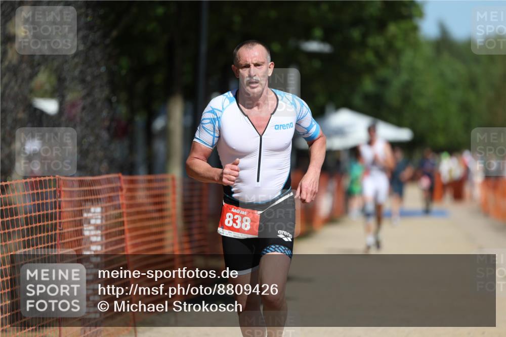 07.09.2025 - 19. Norderstedt Triathlon Michael Strokosch http://msf.ph/oto/8809426 07.09.2025 12:46:32 Laufen 697, 838 meine-sportfotos.de