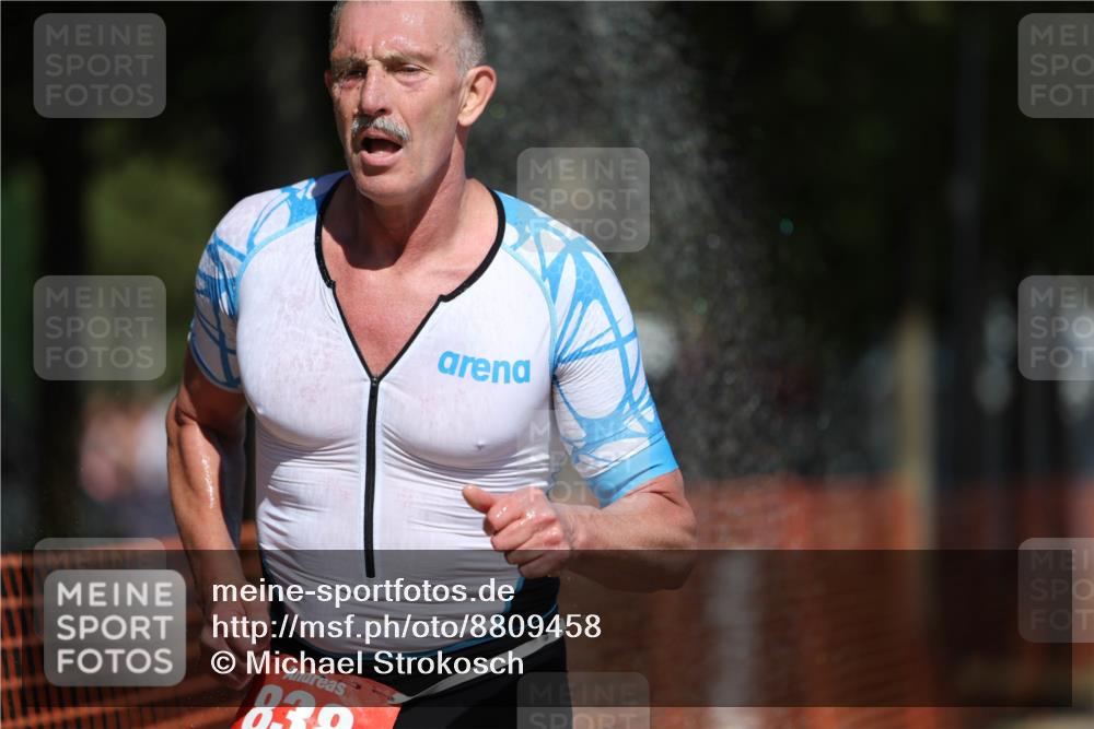 07.09.2025 - 19. Norderstedt Triathlon Michael Strokosch http://msf.ph/oto/8809458 07.09.2025 12:46:34 Laufen 697, 838 meine-sportfotos.de