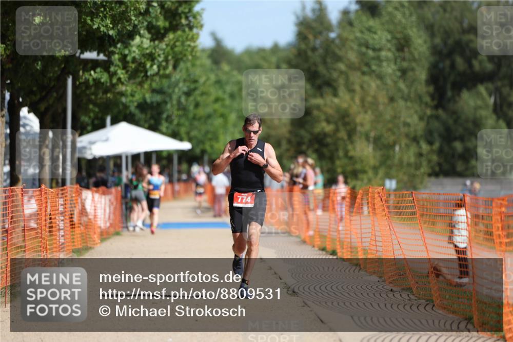 07.09.2025 - 19. Norderstedt Triathlon Michael Strokosch http://msf.ph/oto/8809531 07.09.2025 11:37:25 Laufen 774 meine-sportfotos.de