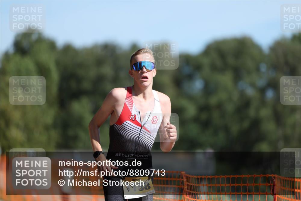 07.09.2025 - 19. Norderstedt Triathlon Michael Strokosch http://msf.ph/oto/8809743 07.09.2025 11:37:48 Laufen 1158 meine-sportfotos.de
