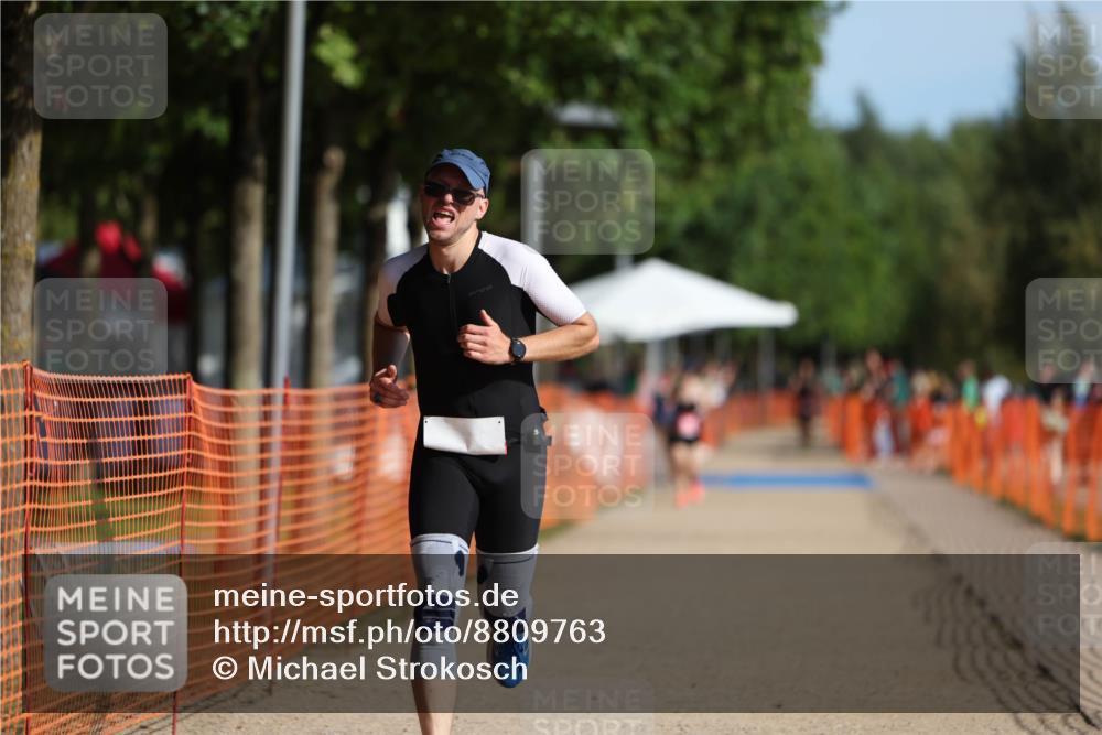 07.09.2025 - 19. Norderstedt Triathlon Michael Strokosch http://msf.ph/oto/8809763 07.09.2025 10:38:28 Laufen 1138, 1147 meine-sportfotos.de
