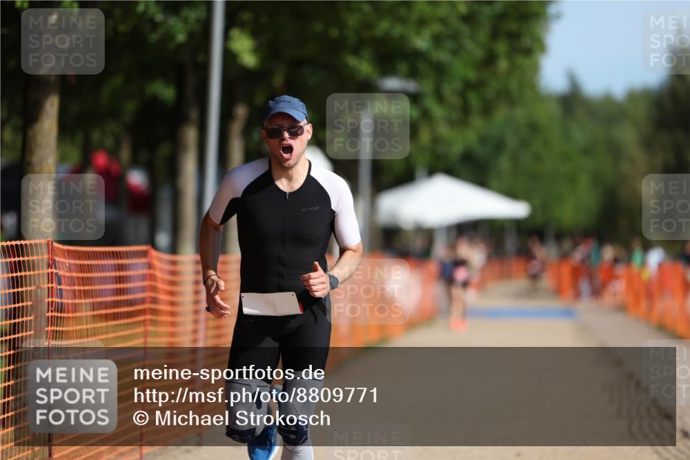 07.09.2025 - 19. Norderstedt Triathlon Michael Strokosch http://msf.ph/oto/8809771 07.09.2025 10:38:28 Laufen 1138, 1147 meine-sportfotos.de
