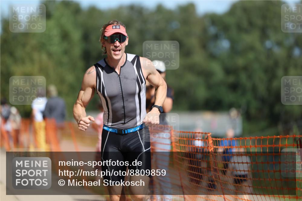 07.09.2025 - 19. Norderstedt Triathlon Michael Strokosch http://msf.ph/oto/8809859 07.09.2025 12:47:25 Laufen 151, 227 meine-sportfotos.de