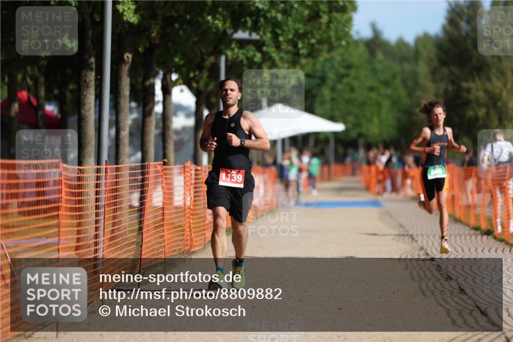 07.09.2025 - 19. Norderstedt Triathlon Michael Strokosch http://msf.ph/oto/8809882 07.09.2025 10:38:49 Laufen 646, 1131, 1139 meine-sportfotos.de