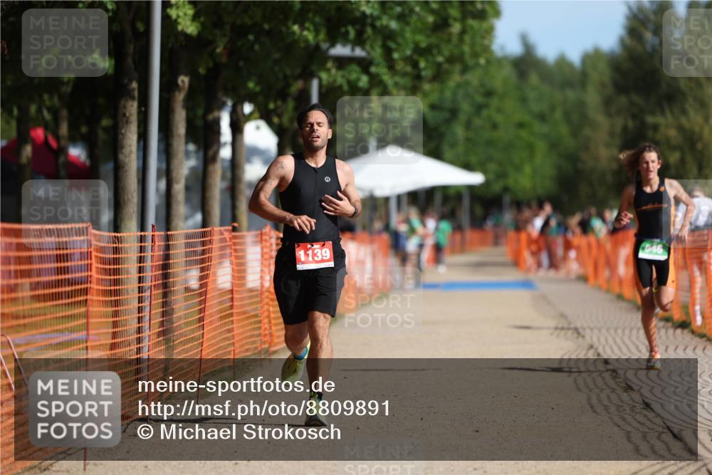 07.09.2025 - 19. Norderstedt Triathlon Michael Strokosch http://msf.ph/oto/8809891 07.09.2025 10:38:50 Laufen 646, 1131, 1139 meine-sportfotos.de