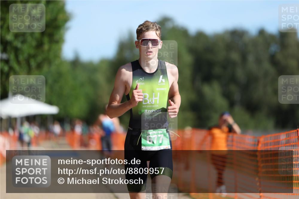 07.09.2025 - 19. Norderstedt Triathlon Michael Strokosch http://msf.ph/oto/8809957 07.09.2025 10:39:36 Laufen 654, 677 meine-sportfotos.de