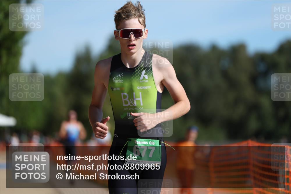 07.09.2025 - 19. Norderstedt Triathlon Michael Strokosch http://msf.ph/oto/8809965 07.09.2025 10:39:37 Laufen 654, 677 meine-sportfotos.de