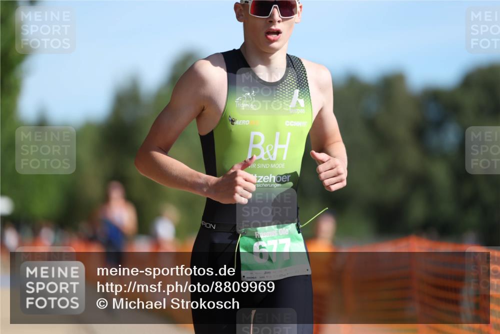 07.09.2025 - 19. Norderstedt Triathlon Michael Strokosch http://msf.ph/oto/8809969 07.09.2025 10:39:37 Laufen 654, 677 meine-sportfotos.de