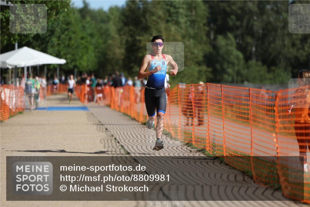 07.09.2025 - 19. Norderstedt Triathlon Michael Strokosch http://msf.ph/oto/8809981 07.09.2025 10:39:39 Laufen 654, 677 meine-sportfotos.de