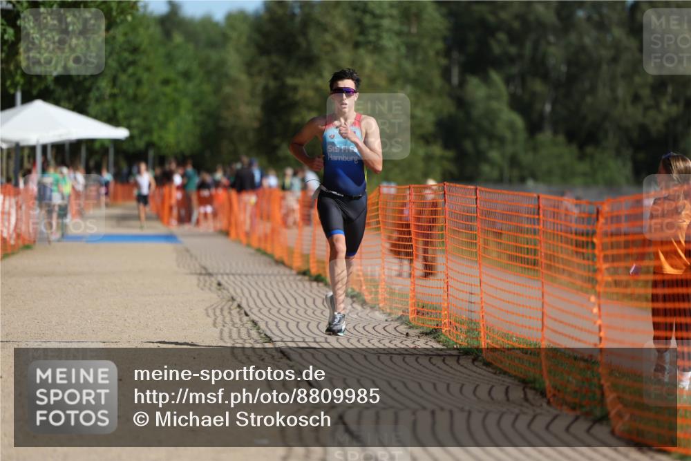 07.09.2025 - 19. Norderstedt Triathlon Michael Strokosch http://msf.ph/oto/8809985 07.09.2025 10:39:39 Laufen 654, 677 meine-sportfotos.de