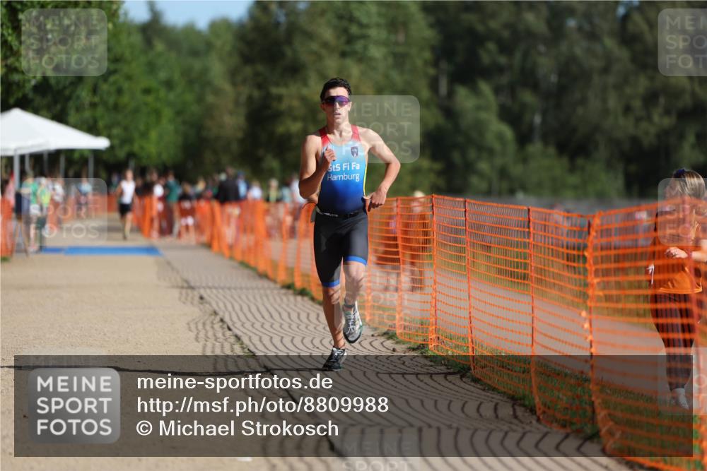 07.09.2025 - 19. Norderstedt Triathlon Michael Strokosch http://msf.ph/oto/8809988 07.09.2025 10:39:39 Laufen 654, 677 meine-sportfotos.de