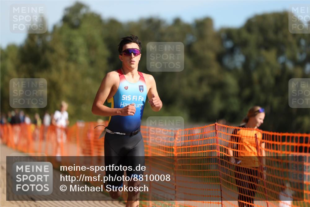 07.09.2025 - 19. Norderstedt Triathlon Michael Strokosch http://msf.ph/oto/8810008 07.09.2025 10:39:41 Laufen 654, 677 meine-sportfotos.de