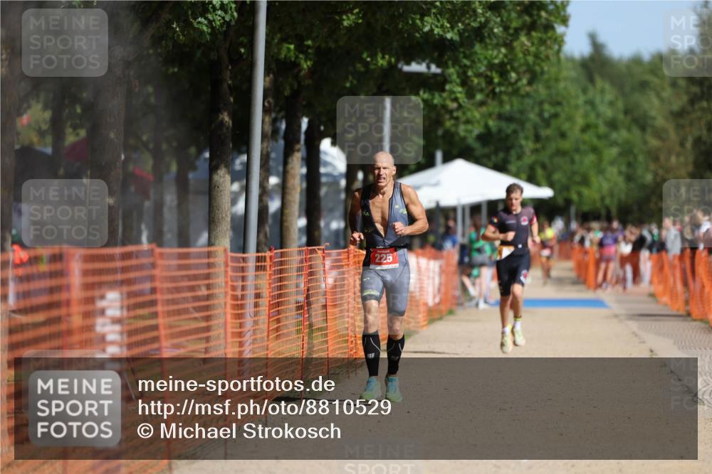 07.09.2025 - 19. Norderstedt Triathlon Michael Strokosch http://msf.ph/oto/8810529 07.09.2025 11:39:28 Laufen 225, 1156 meine-sportfotos.de