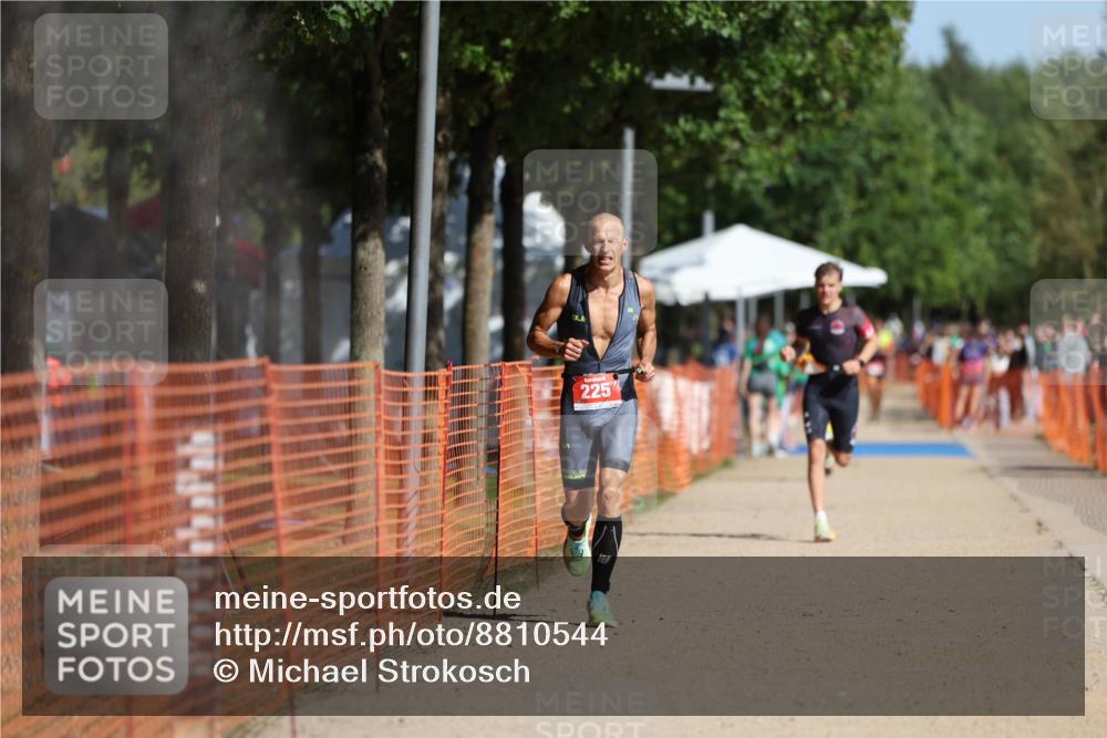 07.09.2025 - 19. Norderstedt Triathlon Michael Strokosch http://msf.ph/oto/8810544 07.09.2025 11:39:29 Laufen 225, 1156 meine-sportfotos.de