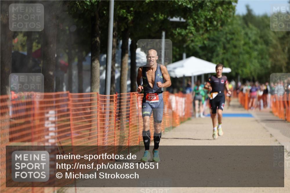 07.09.2025 - 19. Norderstedt Triathlon Michael Strokosch http://msf.ph/oto/8810551 07.09.2025 11:39:29 Laufen 225, 1156 meine-sportfotos.de