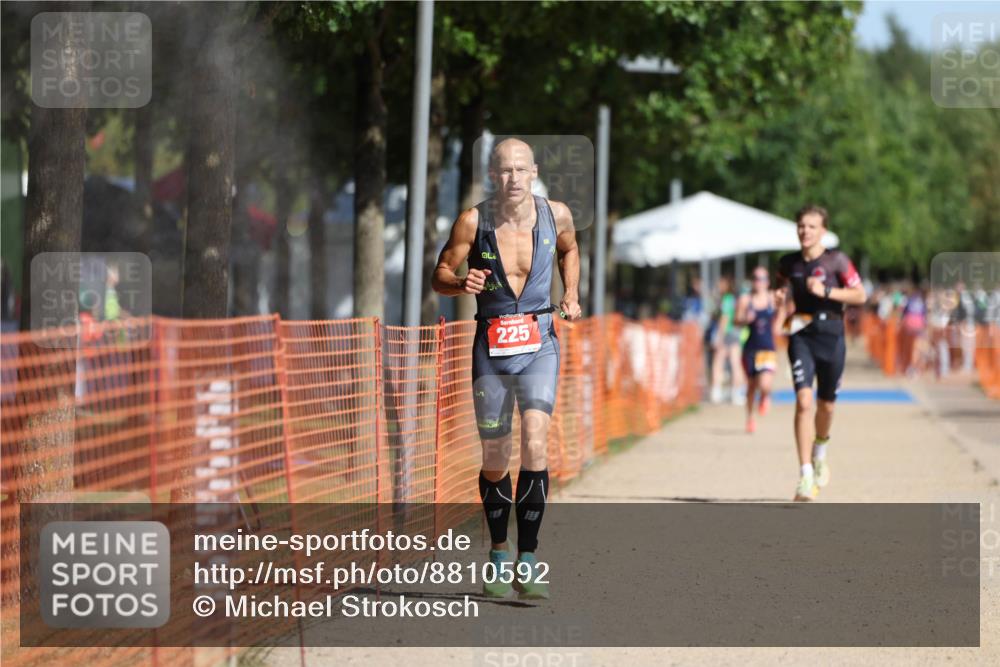 07.09.2025 - 19. Norderstedt Triathlon Michael Strokosch http://msf.ph/oto/8810592 07.09.2025 11:39:30 Laufen 225, 1156 meine-sportfotos.de