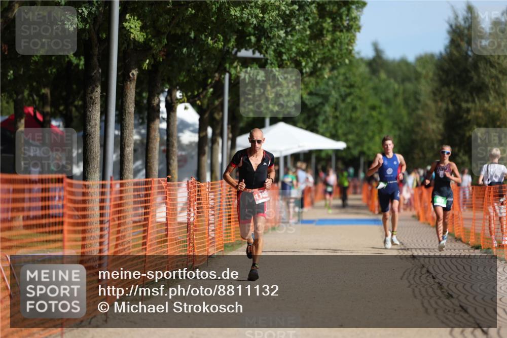 07.09.2025 - 19. Norderstedt Triathlon Michael Strokosch http://msf.ph/oto/8811132 07.09.2025 10:41:41 Laufen 673, 1132, 1148 meine-sportfotos.de