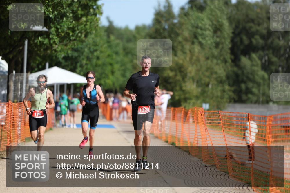 07.09.2025 - 19. Norderstedt Triathlon Michael Strokosch http://msf.ph/oto/8811214 07.09.2025 11:40:08 Laufen 196, 1171, 1323 meine-sportfotos.de