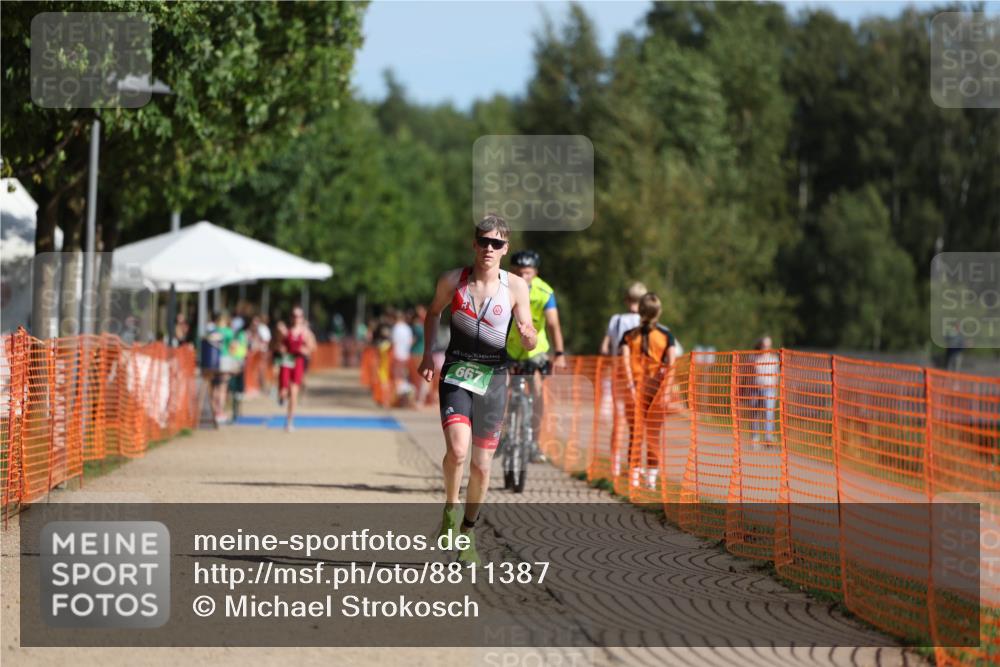 07.09.2025 - 19. Norderstedt Triathlon Michael Strokosch http://msf.ph/oto/8811387 07.09.2025 10:41:59 Laufen 667 meine-sportfotos.de