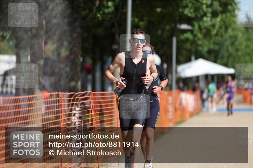 07.09.2025 - 19. Norderstedt Triathlon Michael Strokosch http://msf.ph/oto/8811914 07.09.2025 11:41:03 Laufen 1198, 1200 meine-sportfotos.de