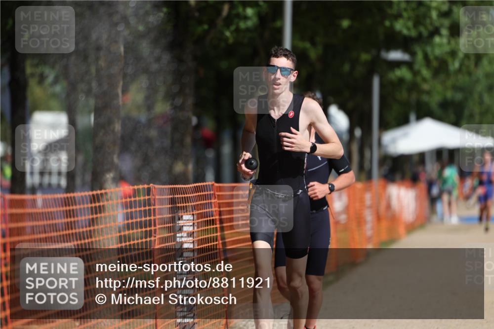 07.09.2025 - 19. Norderstedt Triathlon Michael Strokosch http://msf.ph/oto/8811921 07.09.2025 11:41:03 Laufen 1198, 1200 meine-sportfotos.de